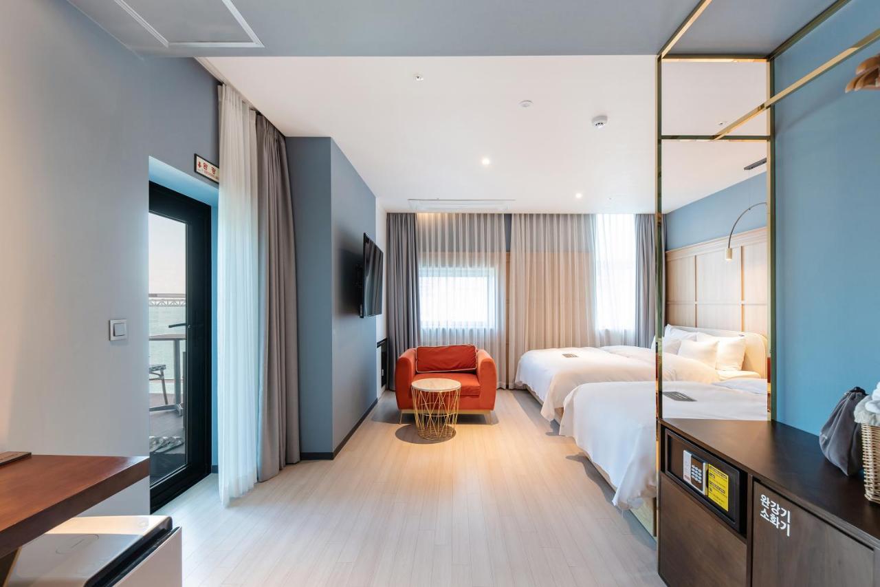 H Avenue Gwanganri Beach Busan Exterior photo